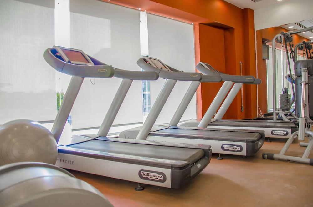Helnan Dream Hotel And Conference Center 6th of October City Exterior photo Treadmills in a gym