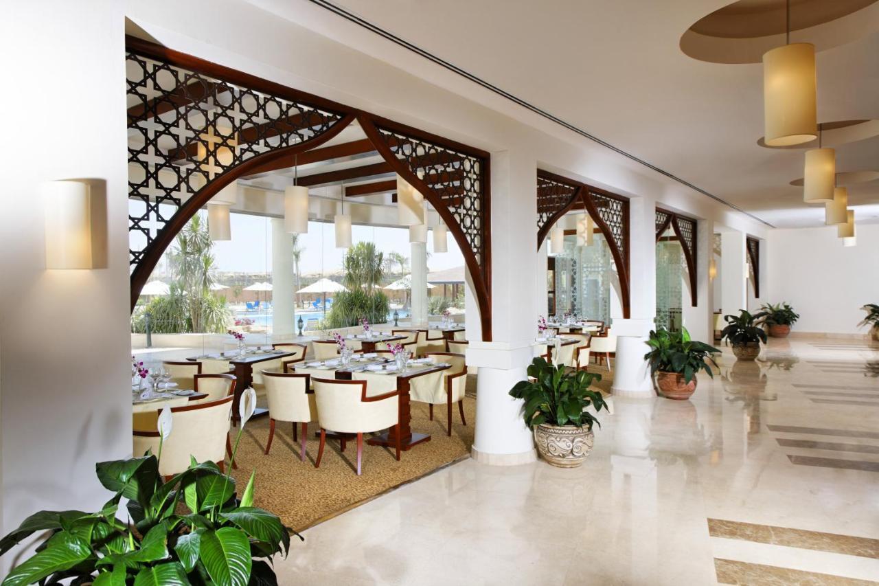 Helnan Dream Hotel And Conference Center 6th of October City Restaurant photo The interior of the hotel